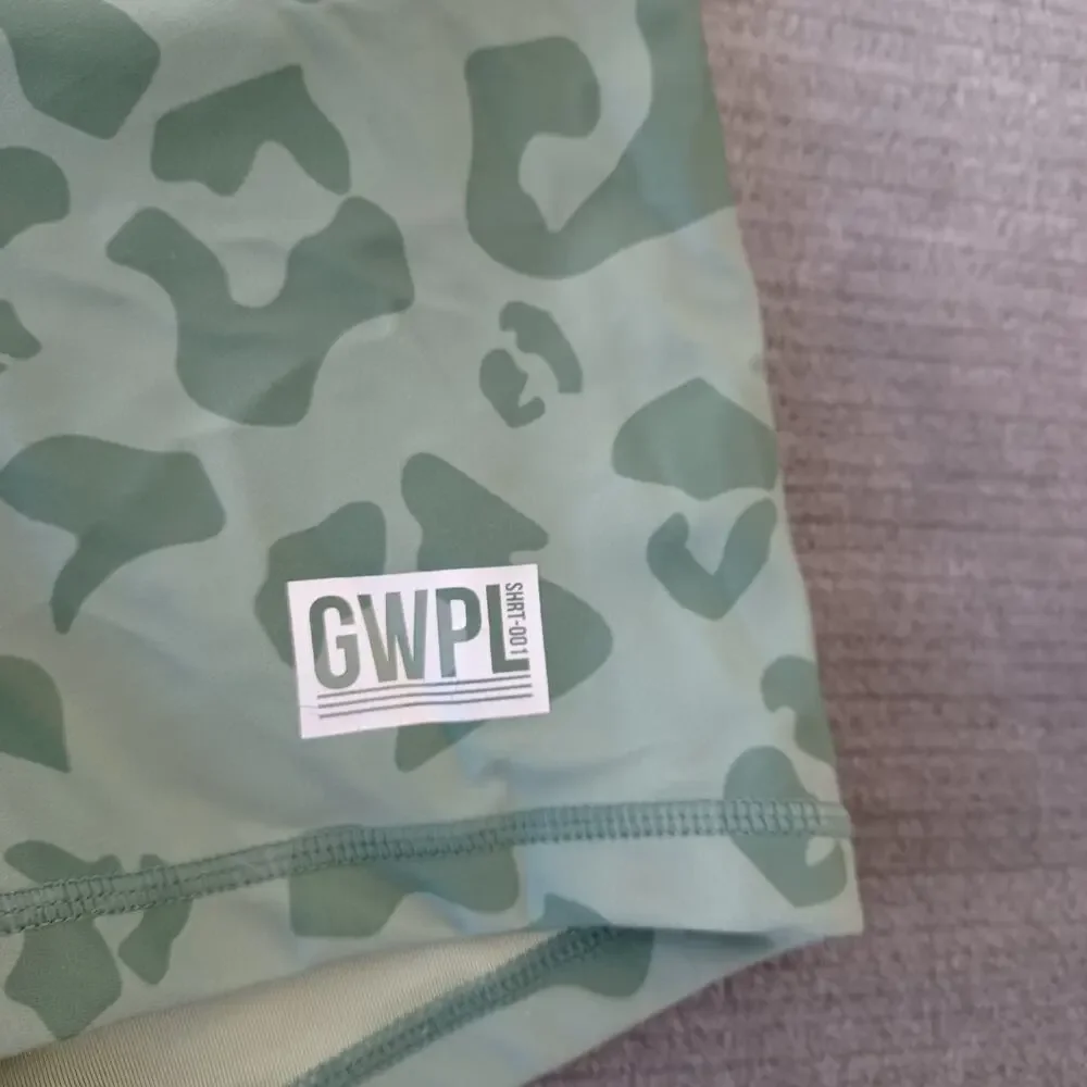Girls Who Power Lift Shorts Womens M Green Camo 3